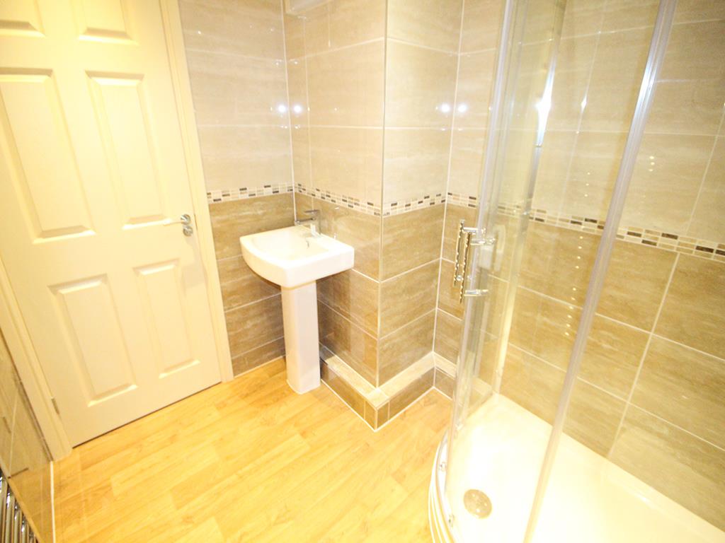 2 bedroom above shop apartment To Let in Barnoldswick - 2016-01-14 10.46.51.jpg